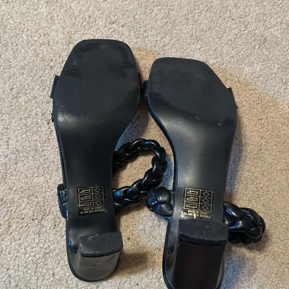 Black Heel Sandals 🩷 - Picture 6 of 6